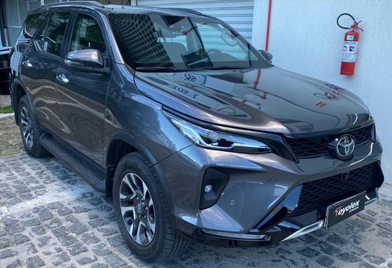 TOYOTA HILUX SW4 2.8 D-4D TURBO DIESEL SRX PLATINUM 4X4 AUTOMÁTICO
